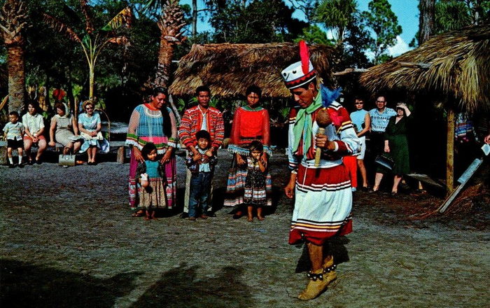 Floridaland - Vintage Postcard (newer photo)